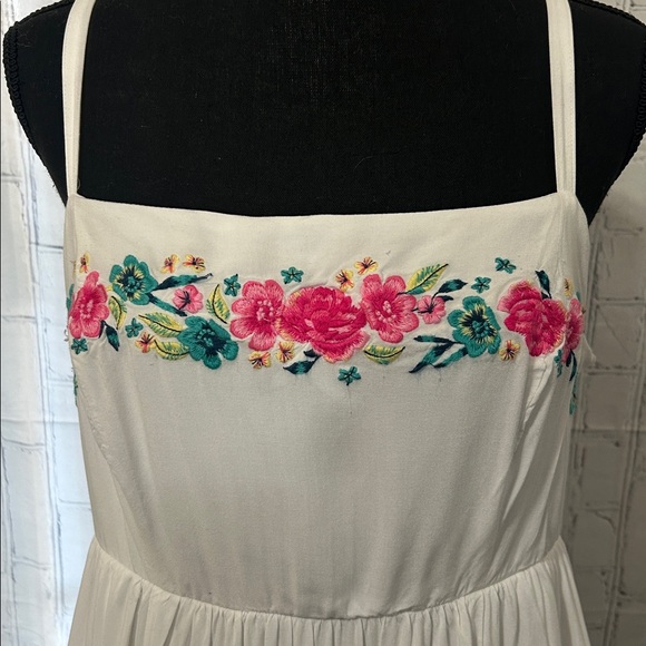 EUC torrid  White Midi Dress with Pink Floral Embroidery. size 0x - Picture 2 of 5